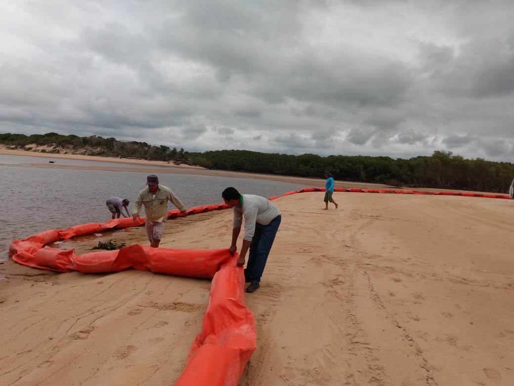 Seama_Rio Itaúnas_boias de contenção|||Fotógrafo:Divulgação